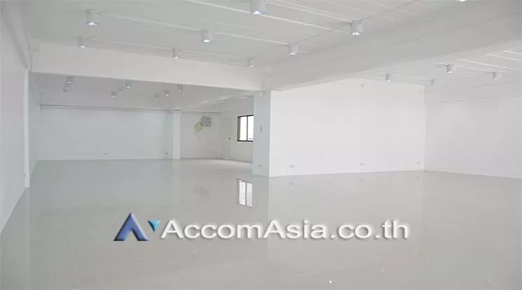  Office space For Rent in Sukhumvit, Bangkok  near BTS Phra khanong (AA14000)
